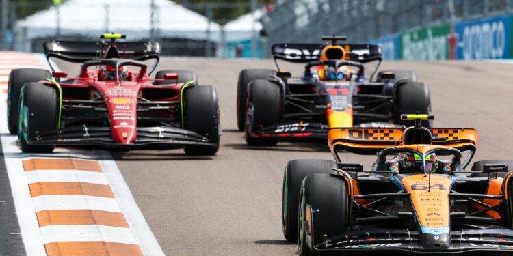 leclerc probeerde verstappen als schild te gebruik