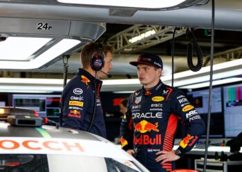 leidende verstappen valt uit bij 24 uur van nurbur