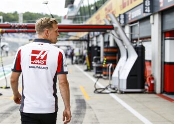 massa en magnussen stappen in uniek voetbalproject
