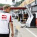 massa en magnussen stappen in uniek voetbalproject