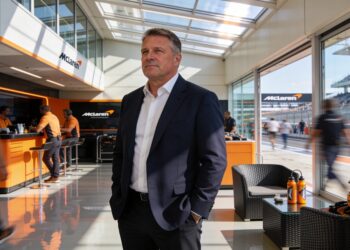 mclaren ceo brown f1 weekenden zijn nu 24 super bo