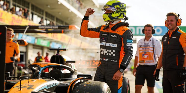 mclaren domineert miami sprint dure straf voor ant