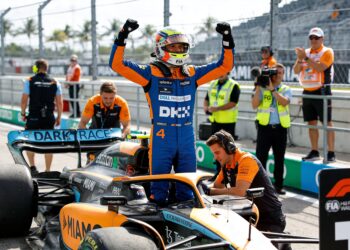 mclaren doorbreekt mercedes dominantie norris wint