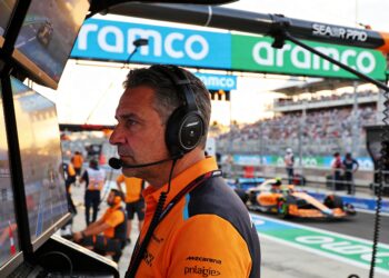 mclaren imponeert met 1 2 in miami maar stella bli