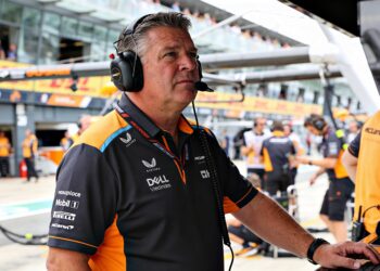 mclaren overweegt eigen f1 motor onder strikte voo