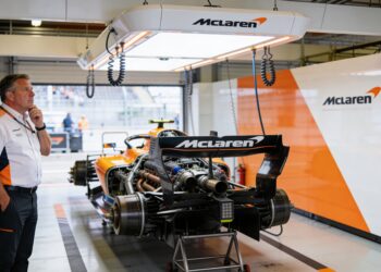 mclaren overweegt eigen f1 motor te bouwen vanaf 2