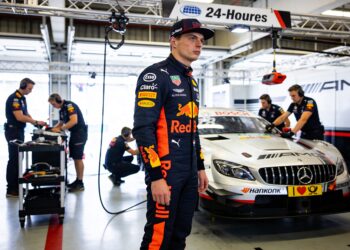 mechanische pech kost verstappen zege bij 24 uurs