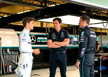 mercedes coureurs klaren de lucht na verhitte clas