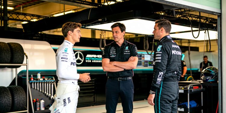 Mercedes-coureurs klaren de lucht na verhitte clash in Canada 1 mercedes coureurs klaren de lucht na verhitte clas