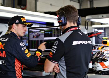 mercedes diep onder de indruk van verstappen bij n