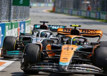 mercedes en mclaren voeren strijd op met upgrades