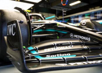 mercedes en mclaren voeren strijd op met upgrades 1 1