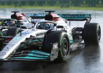 mercedes grijpt in duel russell en antonelli te cl