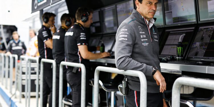 mercedes haakt af overname alpine aandelen mislukt