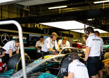 mercedes met grote upgrade naar canada verstappen
