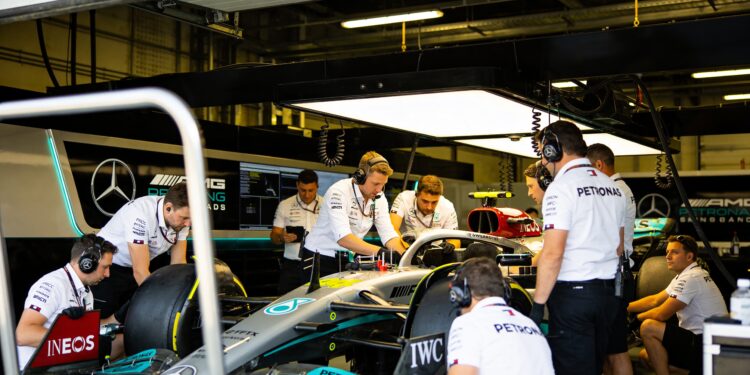 mercedes met grote upgrade naar canada verstappen