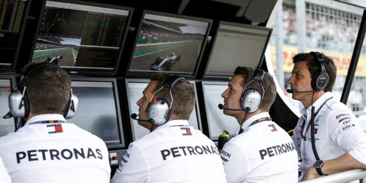 mercedes voorsprong gekrompen rivalen slaan toe in