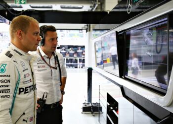 mercedes zoekt oplossing voor fundamenteel startpr