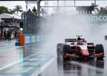 mini wint chaotische f2 race miami top drie onderz