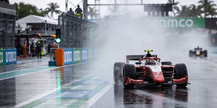 mini wint chaotische f2 race miami top drie onderz