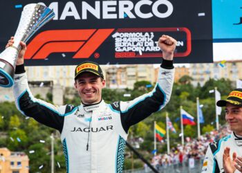 mitch evans grijpt leiding in formule e na sterk m