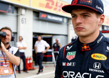 montoya roept fia op parkeer verstappen na regleme