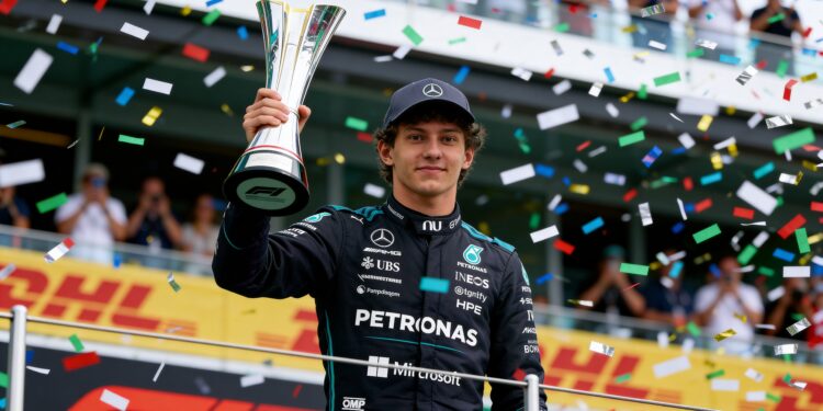 motorprobleem russell schenkt antonelli vierde zeg