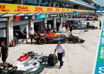 na vijf weken stilte formule 1 hervat seizoen in m
