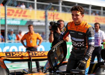 norris aast op pole in miami na dominante sprint z