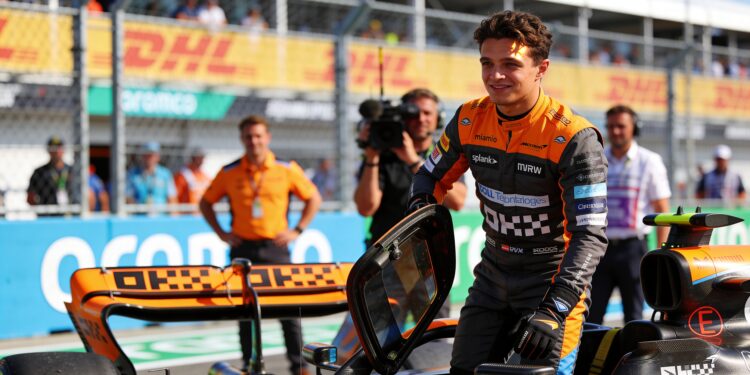 norris aast op pole in miami na dominante sprint z