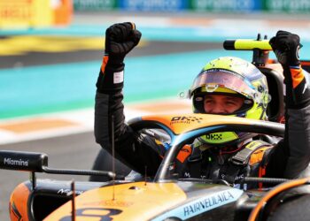 norris doorbreekt mercedes dominantie met sprintpo 1