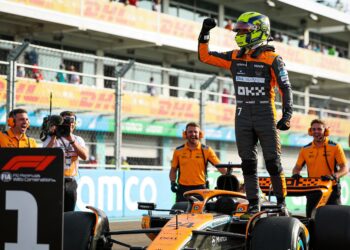 norris doorbreekt mercedes dominantie met sprintze