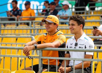 norris en piastri verrassen fans op tribune in mia