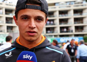 norris ferrari pakt pole in monaco niet mercedes