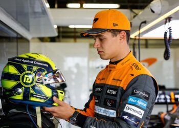 norris onthult speciale helm voor race against dem