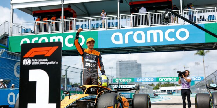 norris pakt sprintpole in miami en doorbreekt merc