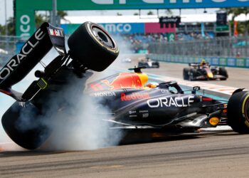 norris verbaasd over zelfvernietiging verstappen i