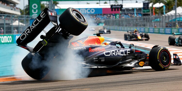norris verbaasd over zelfvernietiging verstappen i