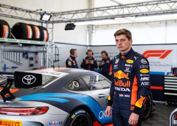 nurburgring 24 uur stevent af op uitverkocht huis