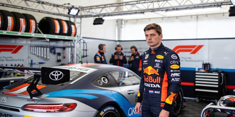 nurburgring 24 uur stevent af op uitverkocht huis