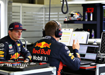 onenigheid bij red bull verstappen kritisch na fou
