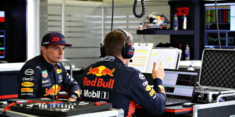 onenigheid bij red bull verstappen kritisch na fou