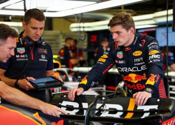 ongekend probleem frustreert verstappen in montrea