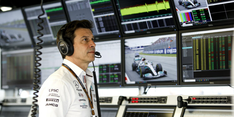 onthulling mercedes fabriek eiste komst alonso als