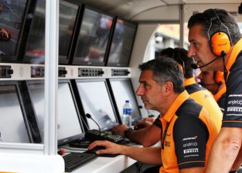 palmer mclaren gaf zege miami weg met twijfelachti