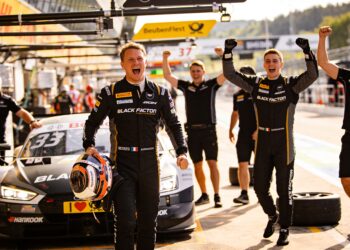 paul meijer pakt unieke dubbelzege op nurburgring