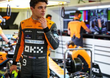 piastri past team aan webber stapt terug van track