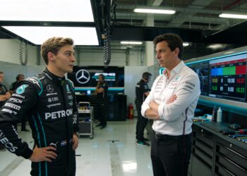 pole voor russell in canada spanningen bij mercede