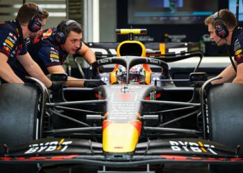 racing bulls blunder lindblad start sprint miami v