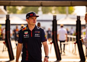 rallylegende ogier nodigt max verstappen uit voor